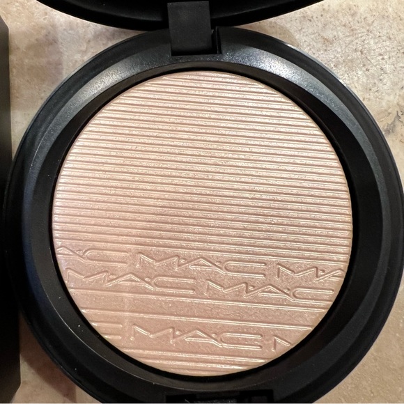 Mac Highlighter - Double Gleam - Picture 7 of 8